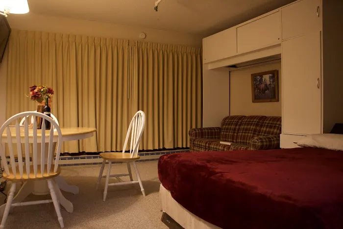 Evergreen Valley Inn & Villas 4