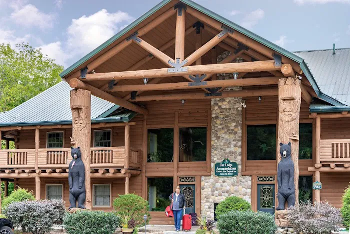 The New England Inn & Lodge 5