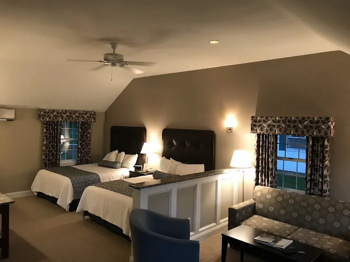 The New England Inn & Lodge 5