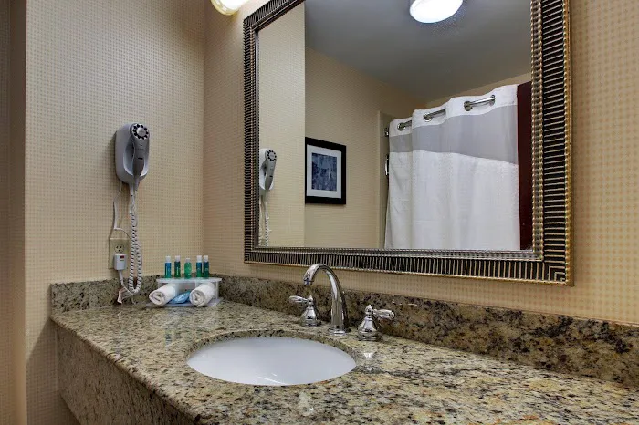 Holiday Inn Express & Suites Middleboro Raynham by IHG 4