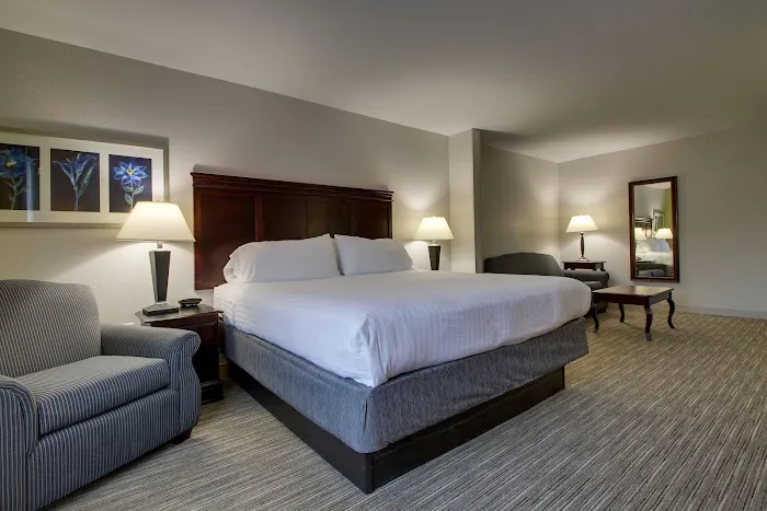 Holiday Inn Express & Suites Middleboro Raynham by IHG 4