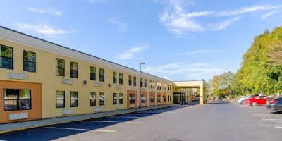 La Casa Inn and Suites