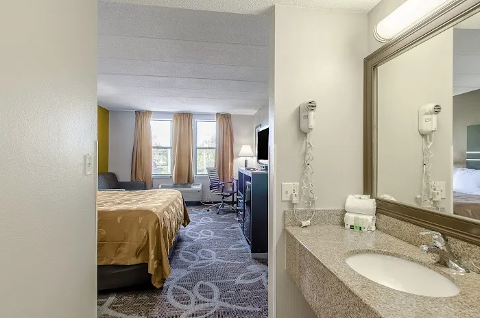 La Casa Inn and Suites 5