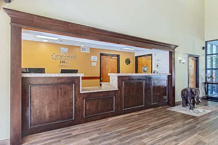 La Casa Inn and Suites 5