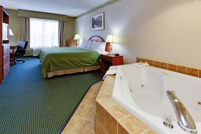Country Inn & Suites by Radisson, Brockton (Boston), MA 4