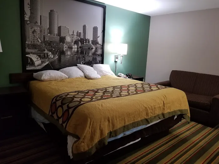 Super 8 by Wyndham Brockton 4