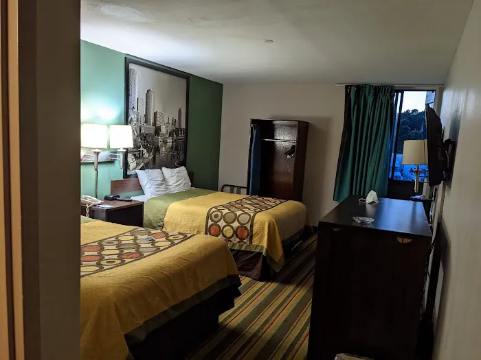 Super 8 by Wyndham Brockton 4