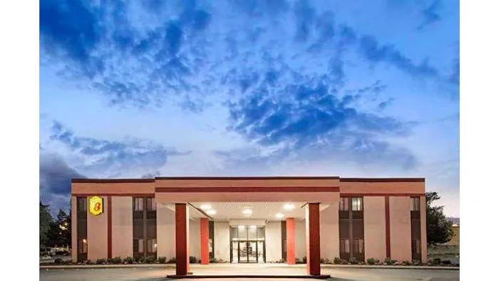 Super 8 by Wyndham Brockton 4
