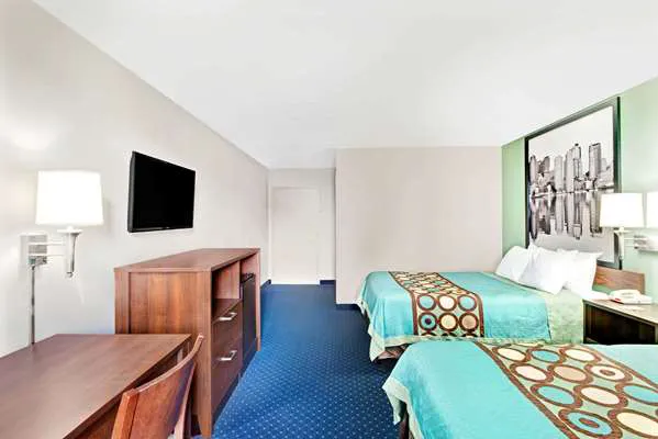 Super 8 by Wyndham Brockton 4
