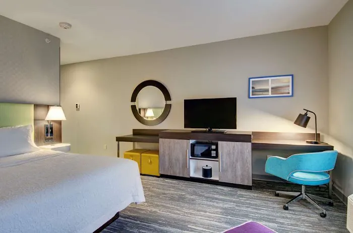 Hampton Inn & Suites Boston/Stoughton 4