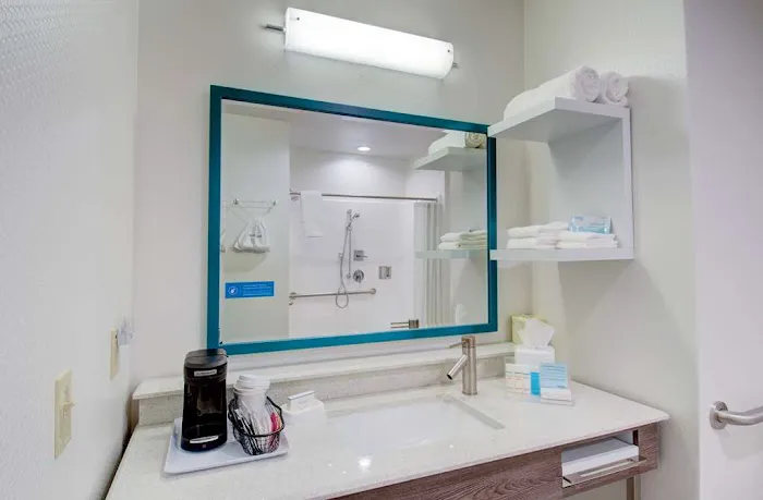 Hampton Inn & Suites Boston/Stoughton 4