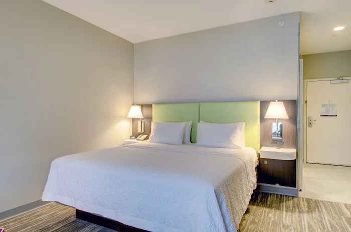 Hampton Inn & Suites Boston/Stoughton 4