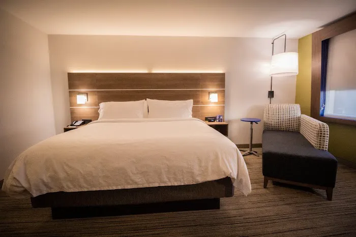 Holiday Inn Express & Suites Boston South - Randolph by IHG 4