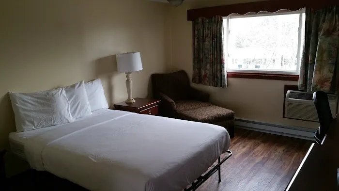 Dartmouth Motor Inn 5
