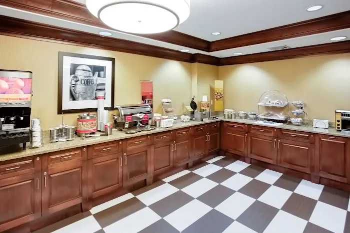 Hampton Inn Auburn 4