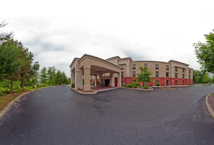 Hampton Inn Auburn 4