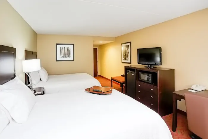 Hampton Inn Auburn 4