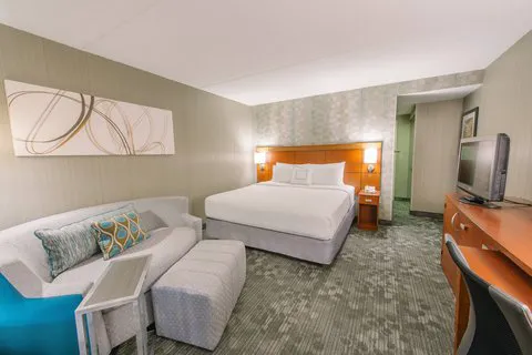Courtyard Nashua 4