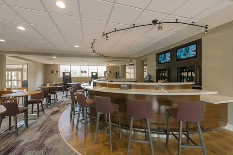 Courtyard Nashua 4