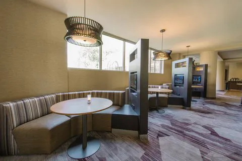 Courtyard Nashua 4