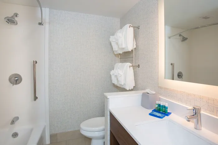 Holiday Inn Express Chelmsford by IHG 4