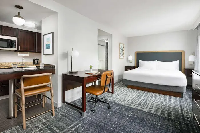Homewood Suites by Hilton Manchester/Airport 4