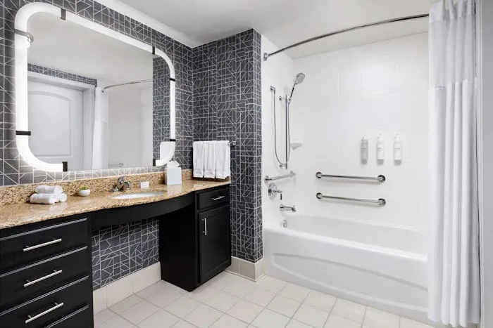 Homewood Suites by Hilton Manchester/Airport 4
