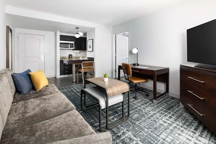 Homewood Suites by Hilton Manchester/Airport 4