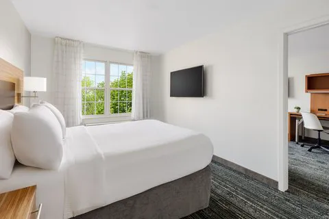 TownePlace Suites Manchester-Boston Regional Airport 4