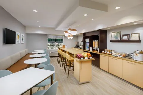 TownePlace Suites Manchester-Boston Regional Airport 4
