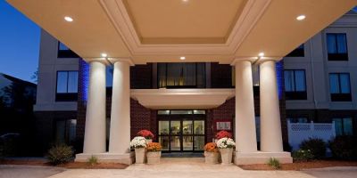 Holiday Inn Express & Suites Manchester-Airport by IHG