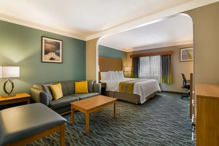 Best Western Plus Executive Court Inn & Conference Center 4
