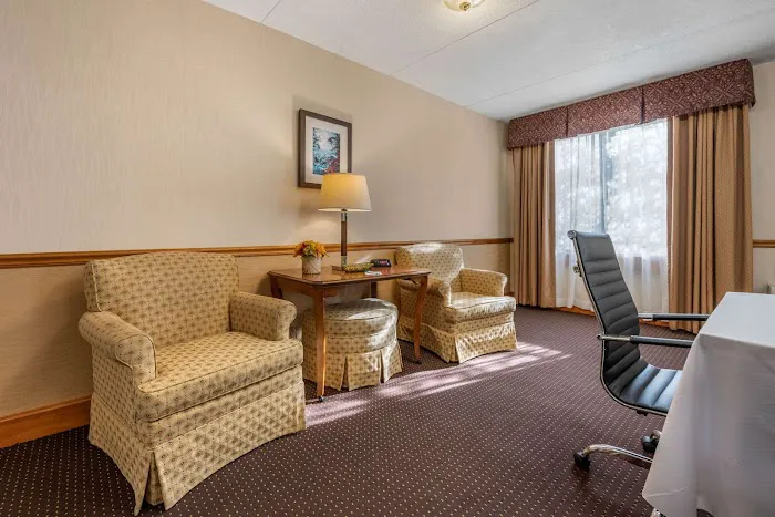 Clarion Hotel Conference Center on Lake Erie 4