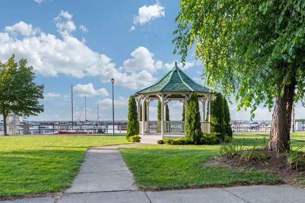 Clarion Hotel Conference Center on Lake Erie 4