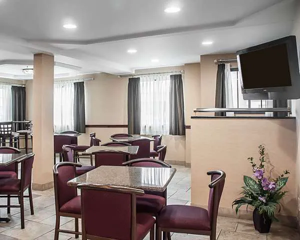 Quality Inn 4