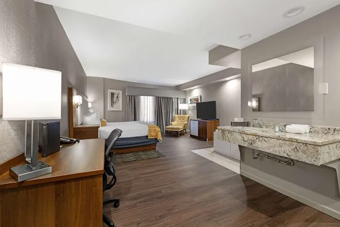 Best Western - On The Avenue 5