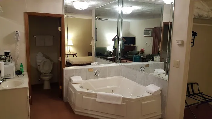 Lockport Inn and Suites 4