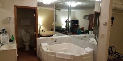 Lockport Inn and Suites