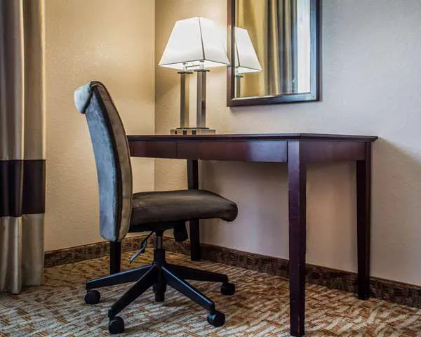 Quality Inn 4
