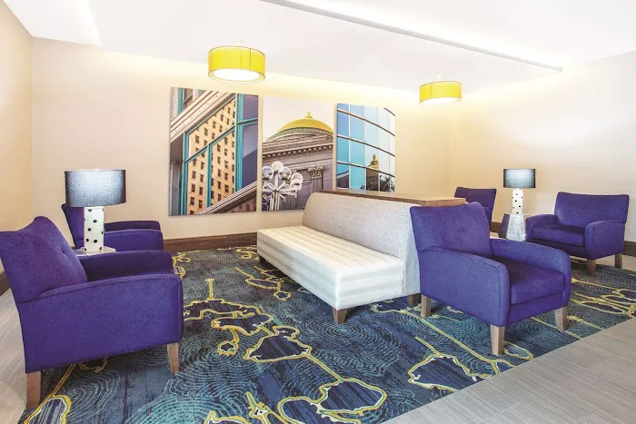 La Quinta Inn & Suites by Wyndham Buffalo Amherst 4