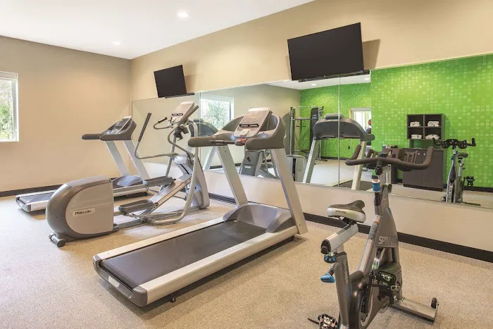 La Quinta Inn & Suites by Wyndham Buffalo Amherst 4