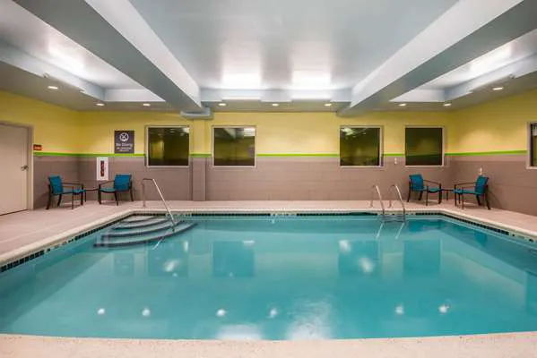 La Quinta Inn & Suites by Wyndham Buffalo Amherst 4