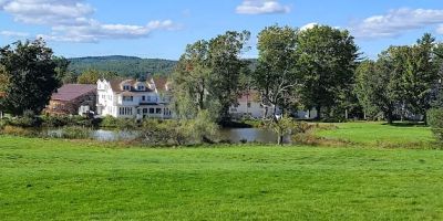 Lake Shore Farm Inn