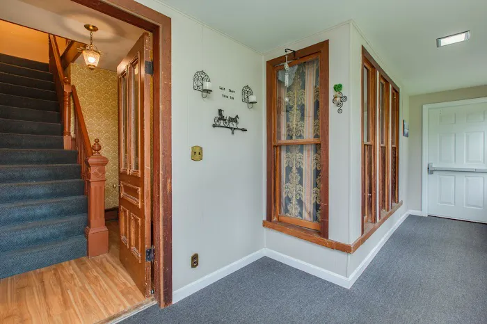 Lake Shore Farm Inn 4