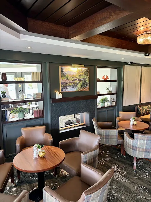 White Mountain Hotel & Resort 5