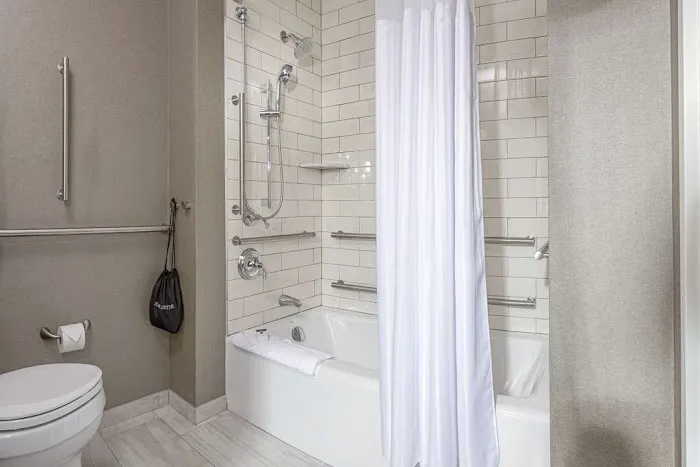 DoubleTree by Hilton Hotel Boston - Rockland 4