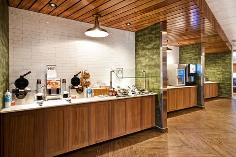 Fairfield Inn & Suites Plymouth 4