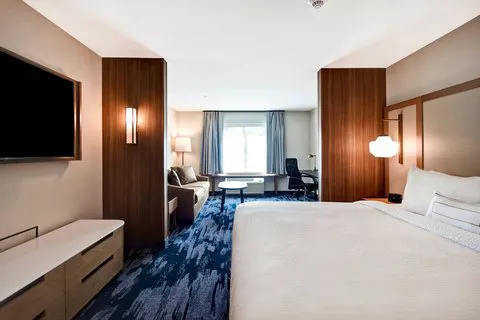 Fairfield Inn & Suites Plymouth 4