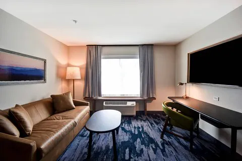 Fairfield Inn & Suites Plymouth 4