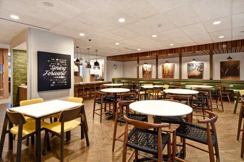 Fairfield Inn & Suites Plymouth 4